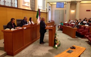 M. André Antoine, Président du Parlement wallon, à la tribune du Parlement croate