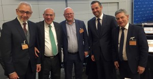 M. Angel Gurria, Secrétaire général de l'OCDE (2e à partir de la gauche) avec MM. Crucke et Onkelinx