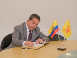 Visite de S.E. M. l’Ambassadeur d’Équateur