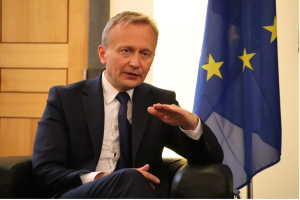 Le Commissaire européen Serafin en Salle du Bureau